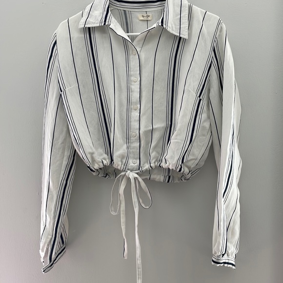 Brandy Melville John Galt cropped navy and white striped button down. - Picture 1 of 3